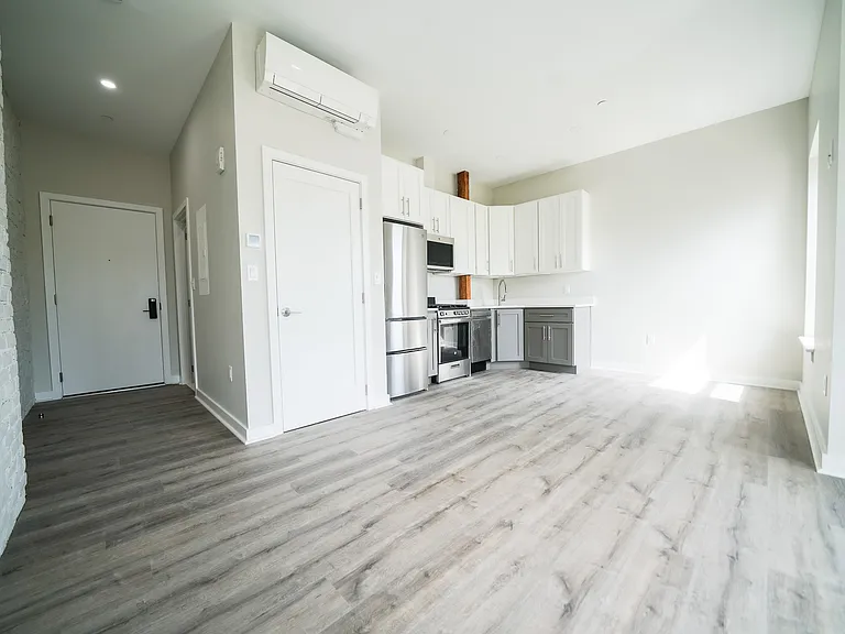 10 Blackwood St #320 — Photo 2