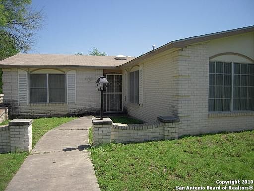 1st image of 302-304 E CHERYL DR