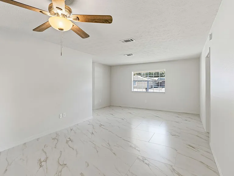 1534 Frances St — Photo 7
