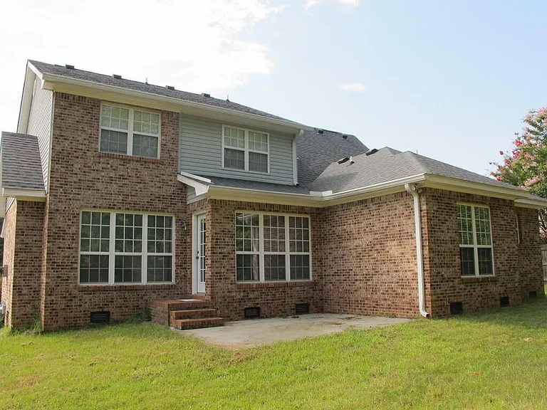 246 Farmington Dr W — Photo 46