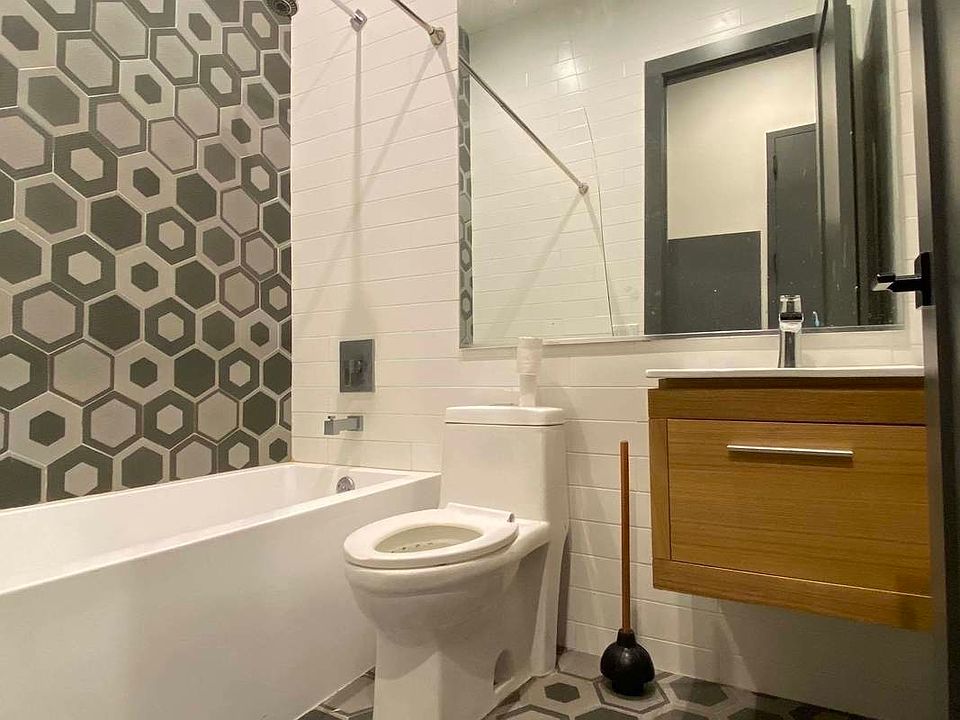 2nd image of 1817 Bleecker St #3W