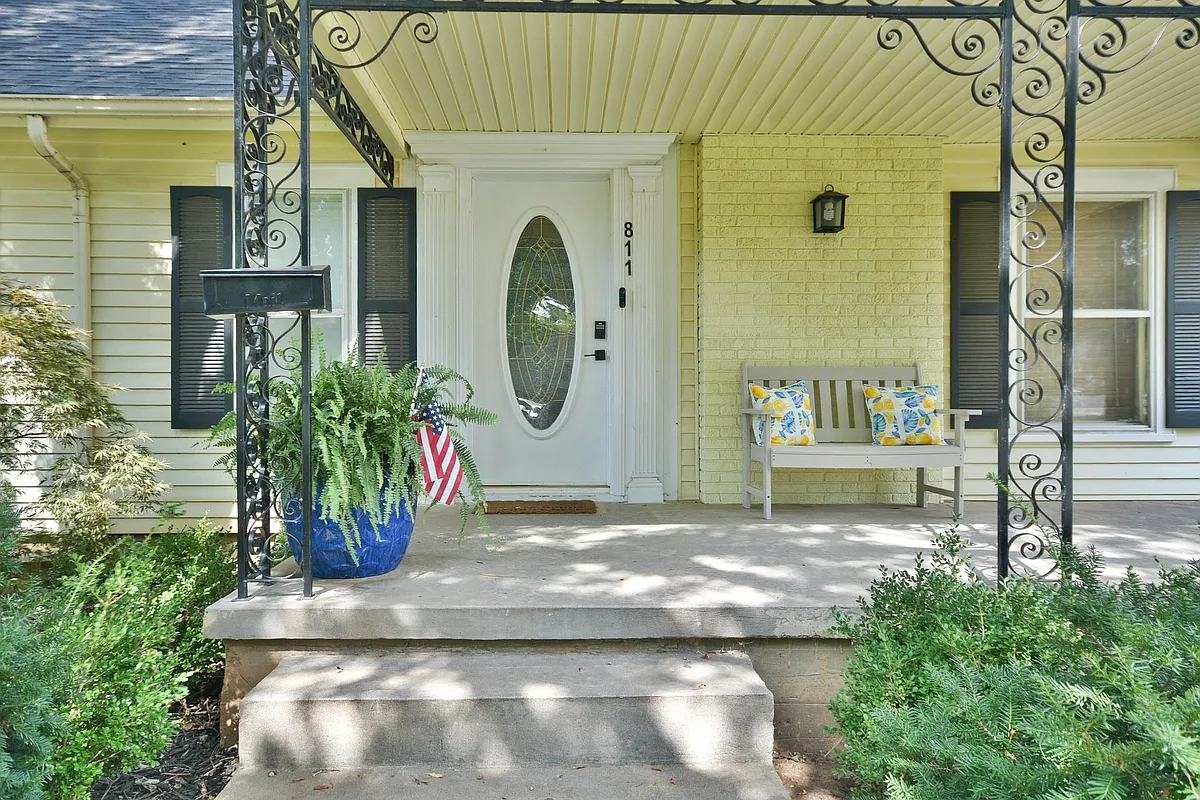 Building Photo - 811 N 14th St
