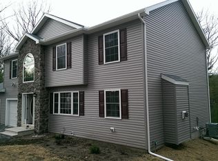 8 Coach Rd, Stroudsburg, PA 18360