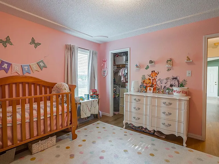 517 Post Oak Ln — Photo 11