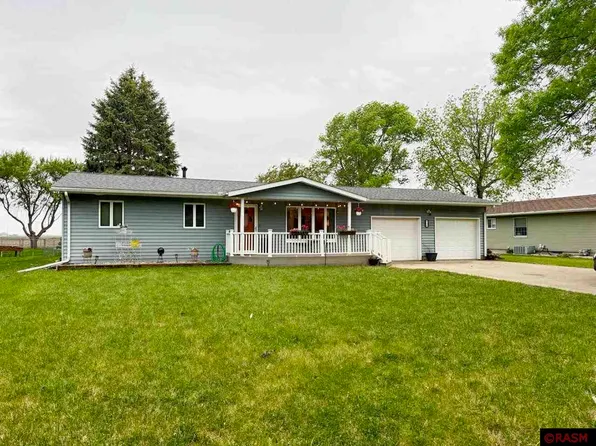 120 10th St SE, Wells, MN 56097