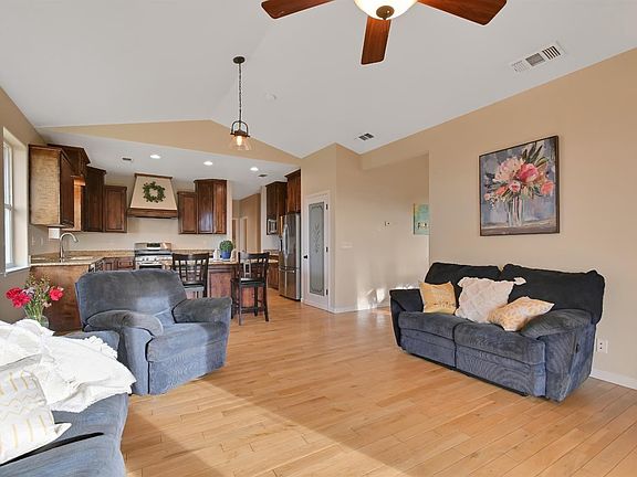 4th image of 7575 White Oak Ln