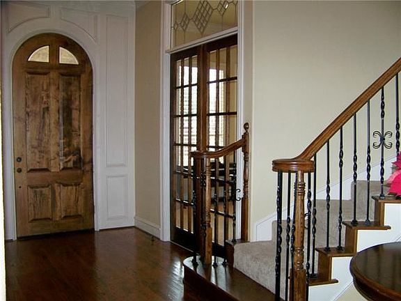4th image of 2432 W Creek Dr
