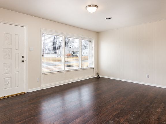 2nd image of 1105 Saint Patrice Ln