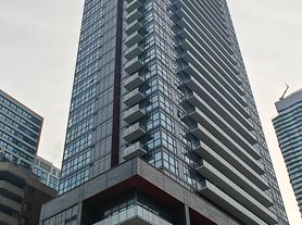 159 Dundas St E