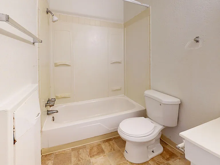 Kendall Manor Apartments — Photo 48