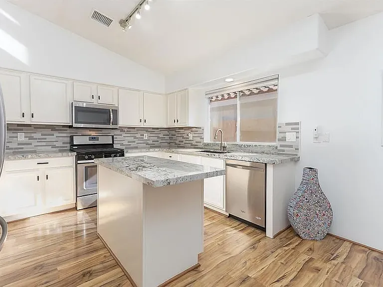 54725 Avenida Rubio — Photo 17