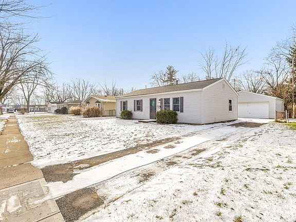 3rd image of 5585 Revere Dr