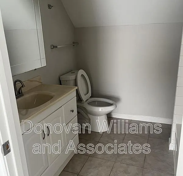 135 E Wilson Ave #E — Photo 13