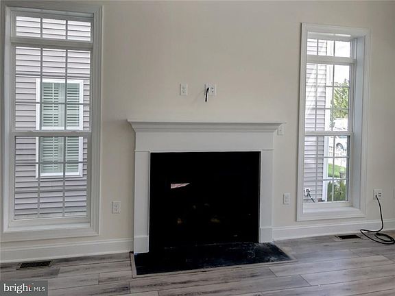 5th image of 104 Fulham Dr