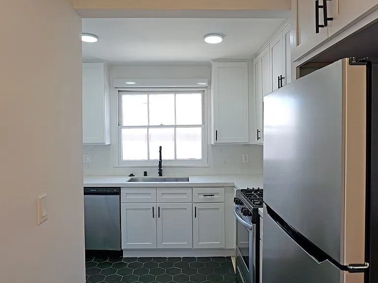 1132-1142 Princeton Street — Photo 6