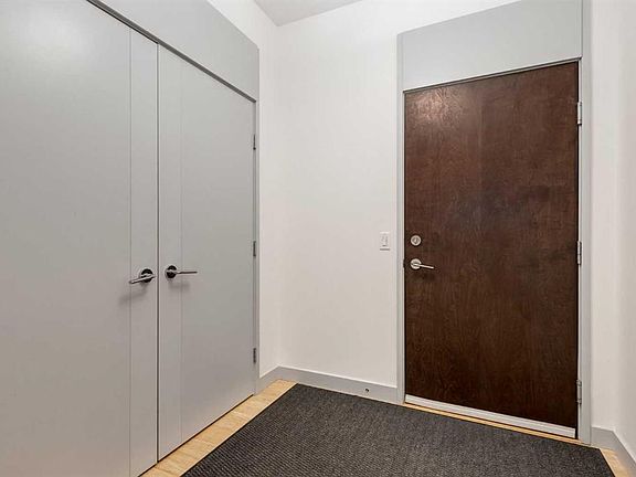 5th image of 2905 E 16th St SW #403
