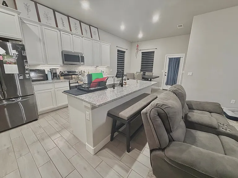 2409 Ranch Ave — Photo 3
