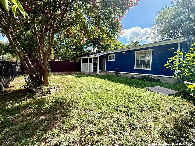 230 S San Gabriel Ave — Photo 6