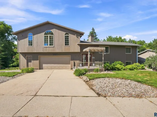 2000 E Tracy Ln, Sioux Falls, SD 57103