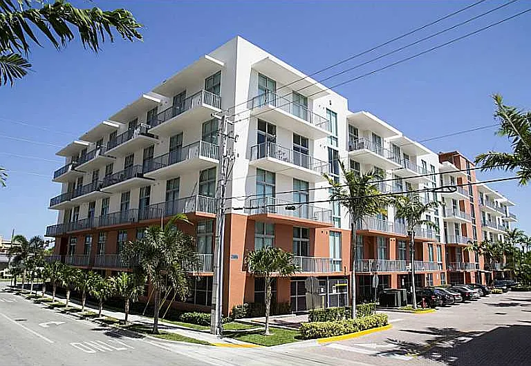 2100 Van Buren St #322 — Photo 1