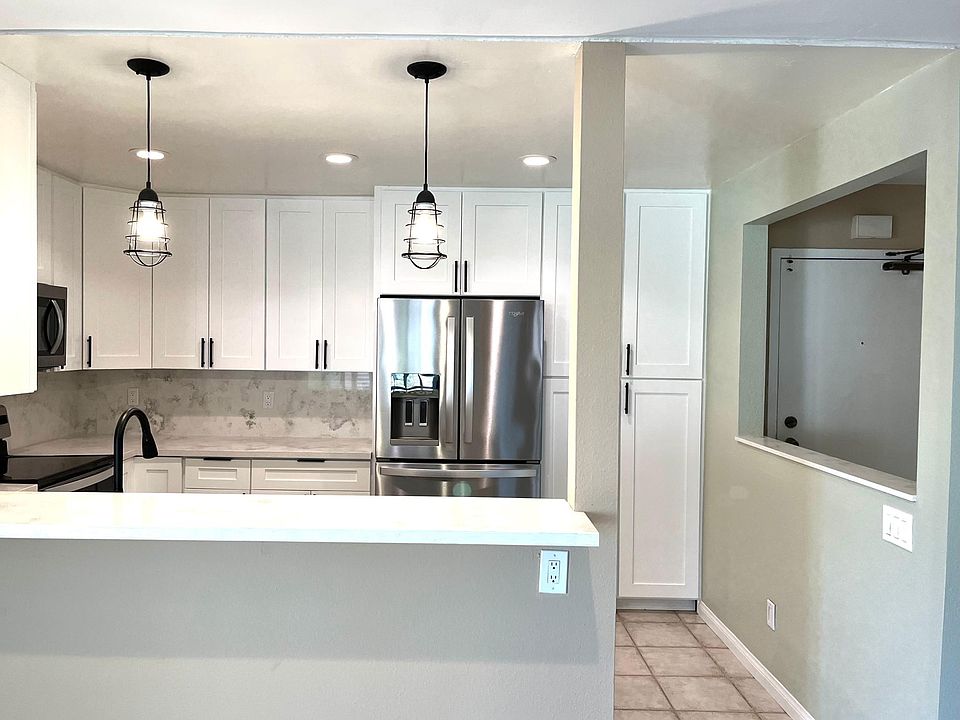 Picture window at entry really creates an open flow