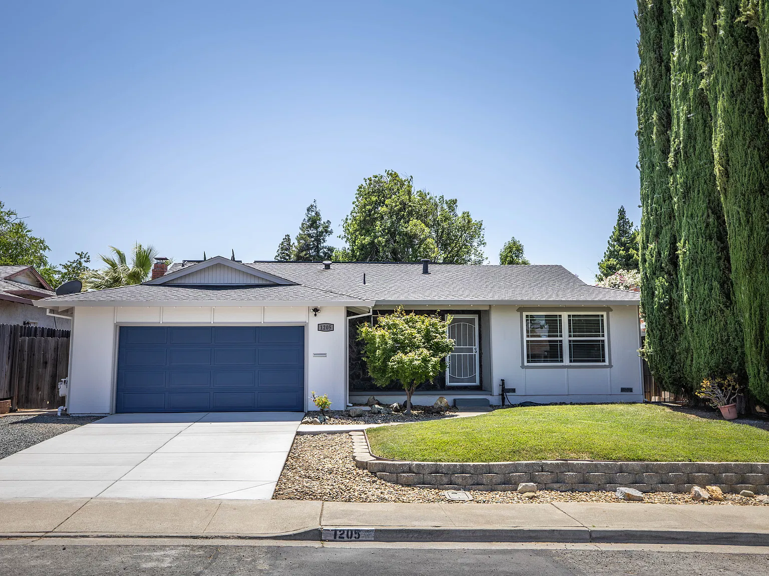 1205 Mission Dr — Photo 1
