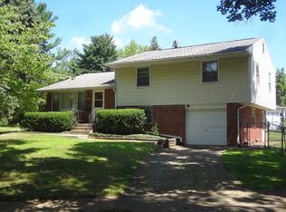 1998 Collingswood Dr, Bethlehem, PA 18018