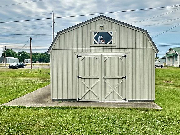 4th image of 40 Circle Dr