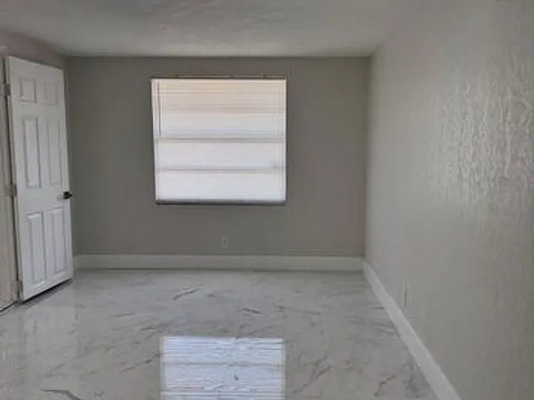 2423 Scott St — Photo 12