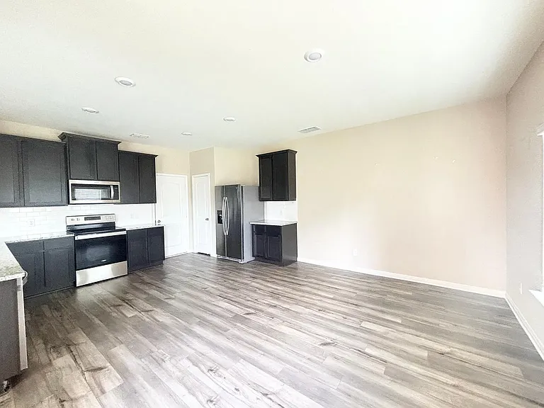 3237 Bowen St — Photo 7