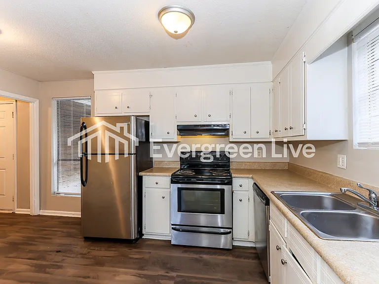 2686 Barclay St — Photo 7