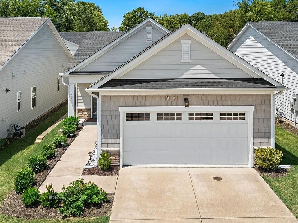1st image of 203 Maroon Ct