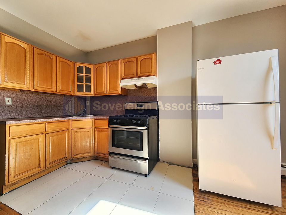 2nd image of 215 W 3rd St #2A