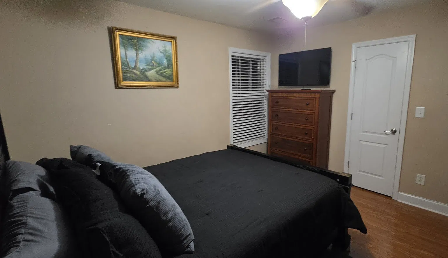 5 bed, 3284 sqft, $850 — Photo 4