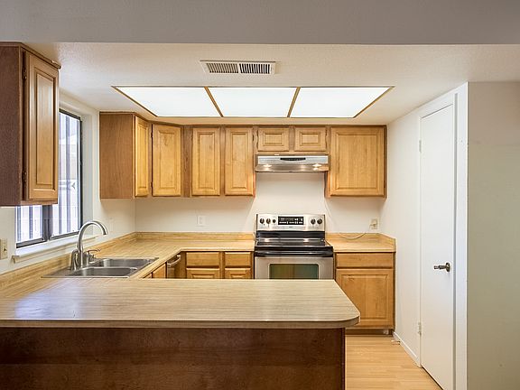 2nd image of 5395 Orinda Ave