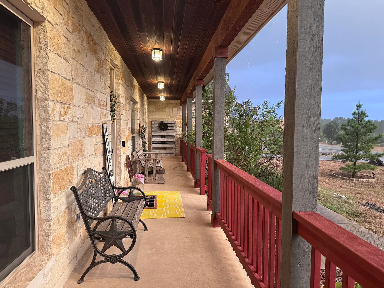 4 bed, 2362 sqft, $3,900 — Photo 4