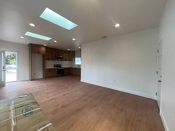 4th image of 14322 Joyce Ave