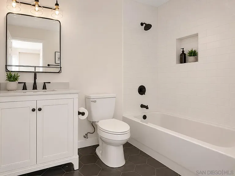 2425 Cranston Dr — Photo 13