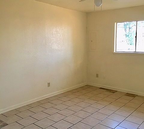 4th image of 824 NE 26th St #824