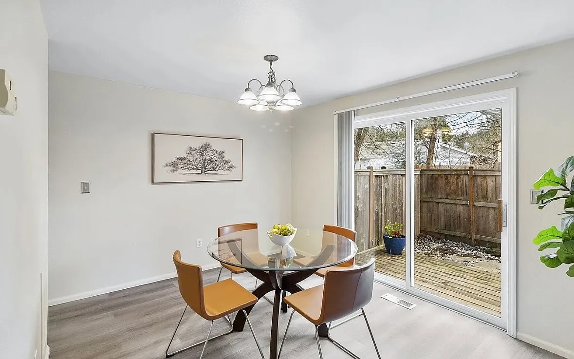 3 bed, 2.5 bath, 1442 sqft, $2,200 — Photo 3