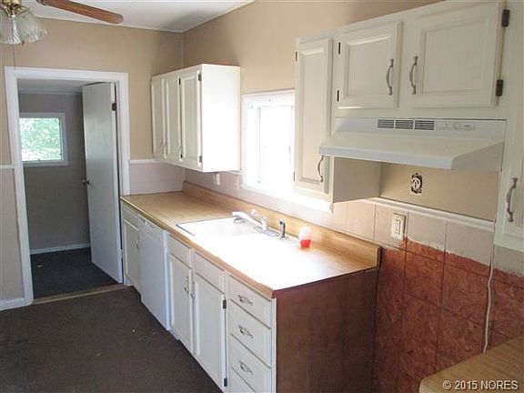 3rd image of 707 W Date St