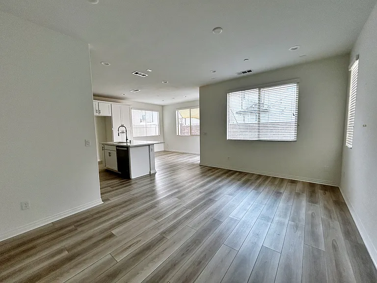 7559 Botany St — Photo 3