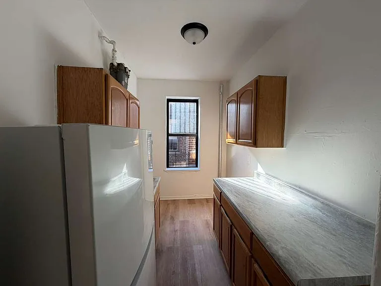1738 University Ave #6G — Photo 2
