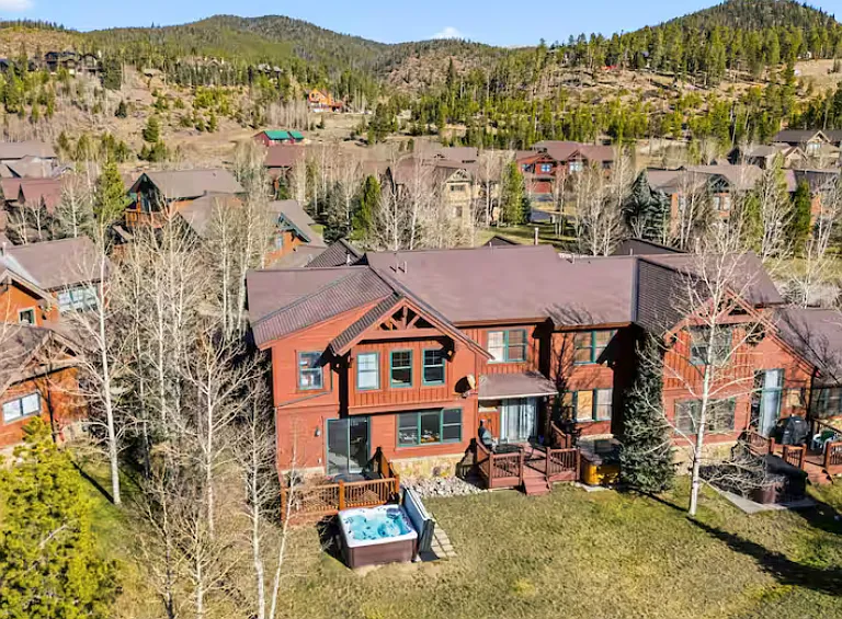 Quiet location that is convenient to Frisco or Breckenridge.
