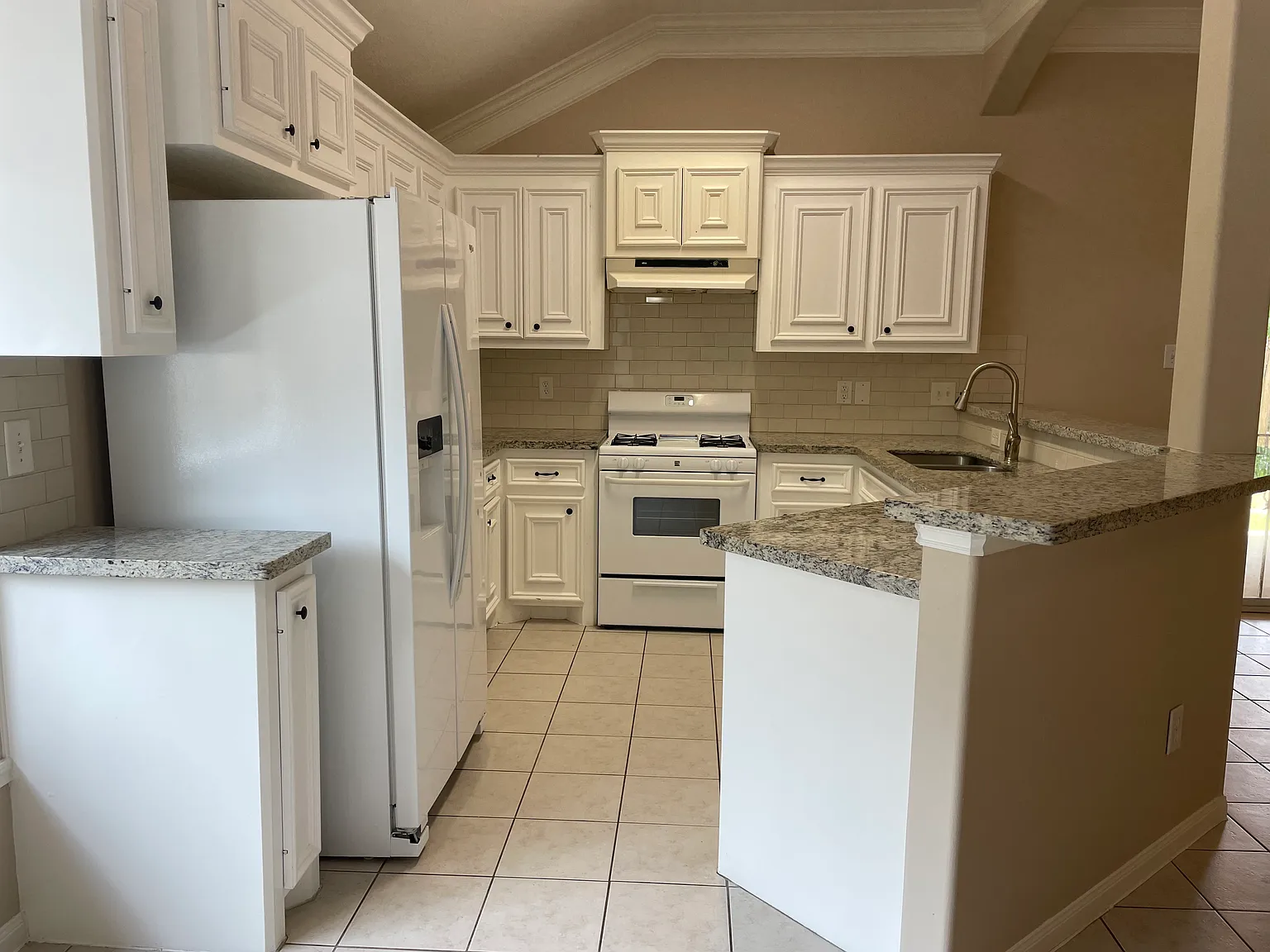 4002 Eddie St — Photo 3
