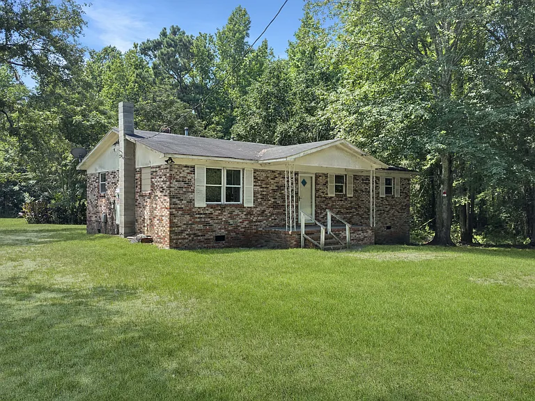 1137 Carter Rd — Photo 3