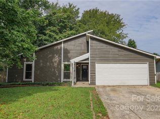 6517 Lake Forest Rd, Charlotte, NC 28227