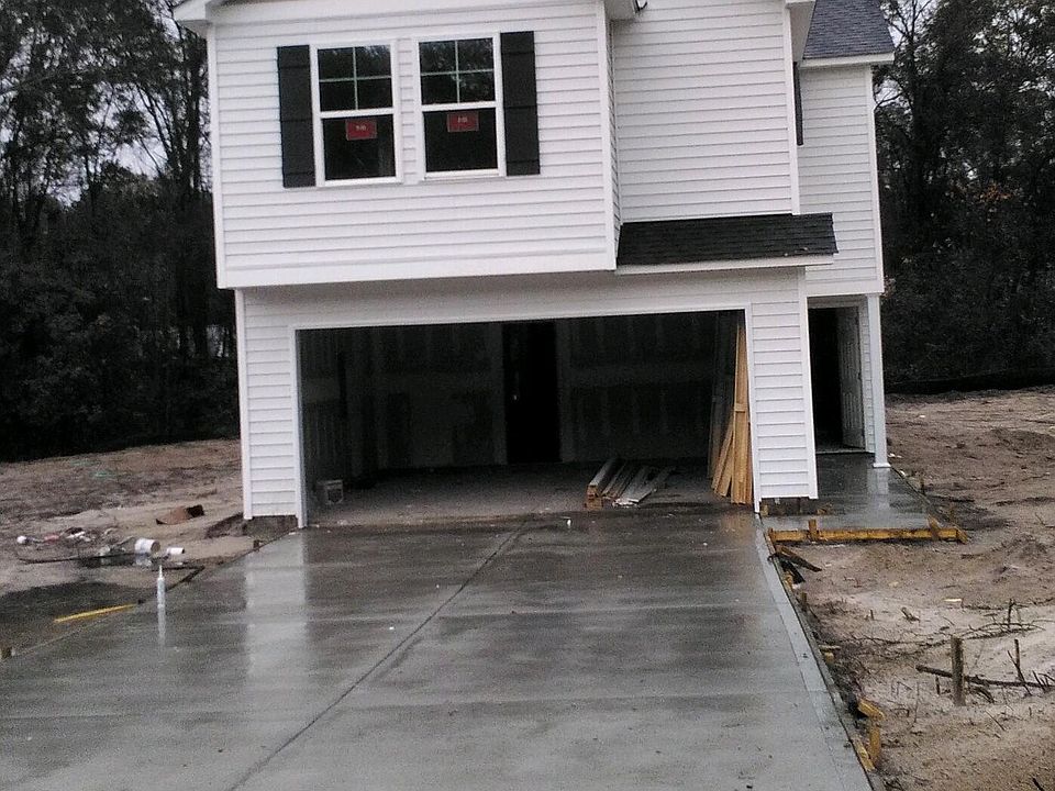 1st image of 211 Chelsea Drive