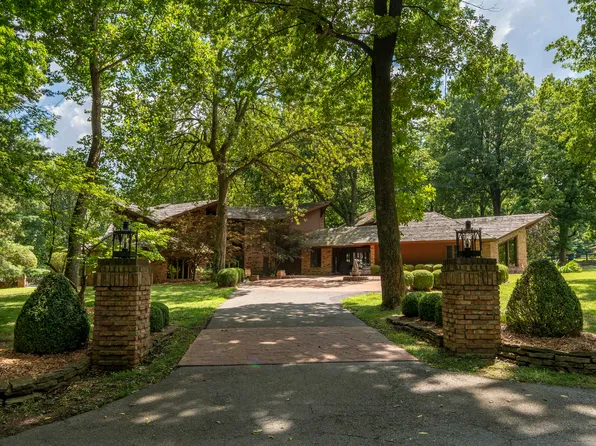 1224 S Jones Spring Lane, Springfield, MO 65809