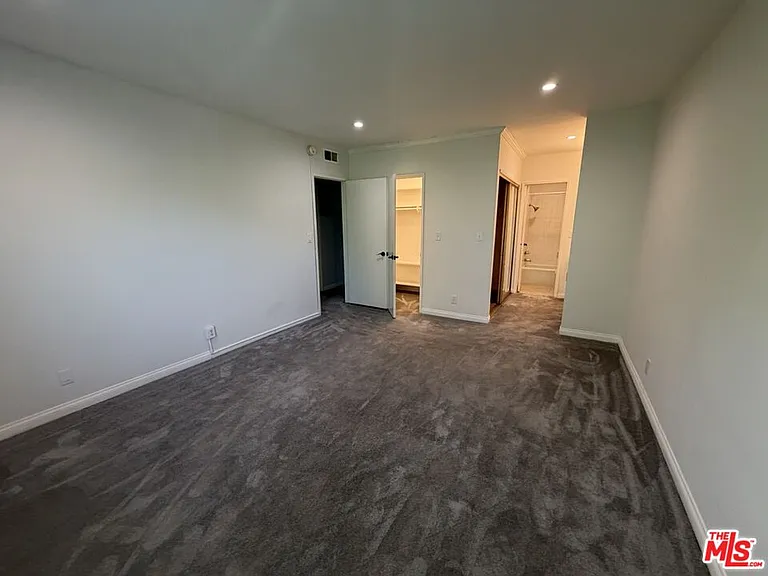 14315 Riverside Dr #210 — Photo 10